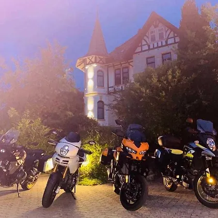 Ferienhaus & *